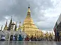 Um dia ensolarado em Shwedagon