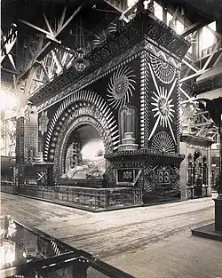 Estande da Simmons Hardware Company na Exposição Universal de 1904.