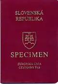 A versão não biométrica do passaporte eslovaco emitida entre 2005 e 2008. A foto foi impressa diretamente na página de dados. Este é apenas um exemplar.