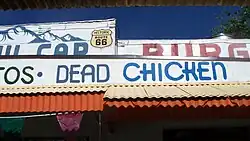 Placa sinalizando o prato "dead chicken" ou frango morto