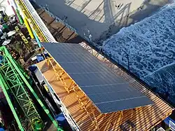 O painel solar alimentando a roda, 2009.