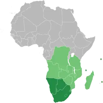 Mapa de África indicando os membros da SADC (verde-claro) e da SADC+SACU (verde-escuro).