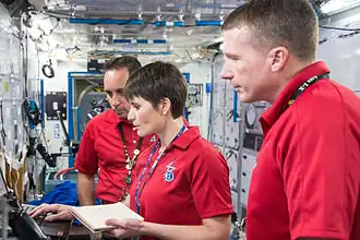 Da esquerda para a direita: Terry Virts, Samantha Cristoforetti e Anton Shkaplerov