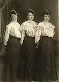 Três mulheres estadunidenses por volta de 1902.