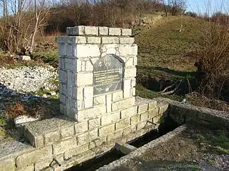 Monumento aos mortos em Pinosava