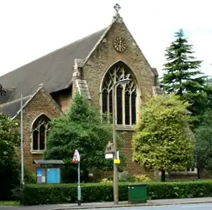 Igreja paroquial de São João Batista, Queens Road, Belmont, sul de Londres (antigamente Surrey), vista de leste a sudeste