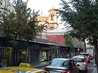 Rua e igreja ortodoxa grega de São Kyriaki