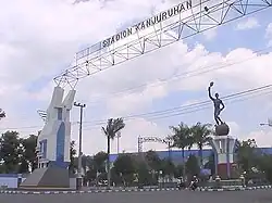 A entrada do estádio.