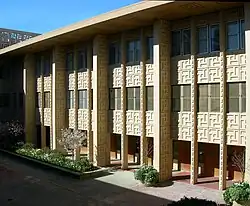 Stanford U. Medical Center Palo Alto, California (1955)