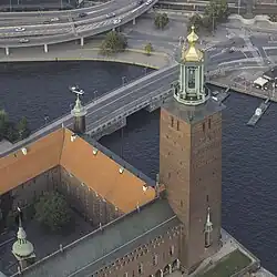 Vista aérea da Stadshuset (Câmara municipal de Estocolmo/ Prefeitura de Estocolmo)