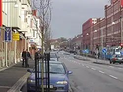 Rua Artillerigatan, com a velha fábrica da SKF à direita