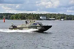Um navio de combate Stridsbåt 90E