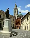 Estátua de Ovídio em Sulmona.