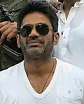Suniel Shetty dá vida a "Angad".