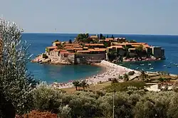 Sveti Stefan, um resort sofisticado, em Budva.
