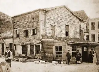 A casa de madeira doada por Stefan Bogoridi que foi convertida na igreja que antecedeu a atual