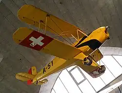 A aeronave de treinamento Bücker Bü 131-B foi empregada pela Força Aérea Suíça de 1936 a 1971