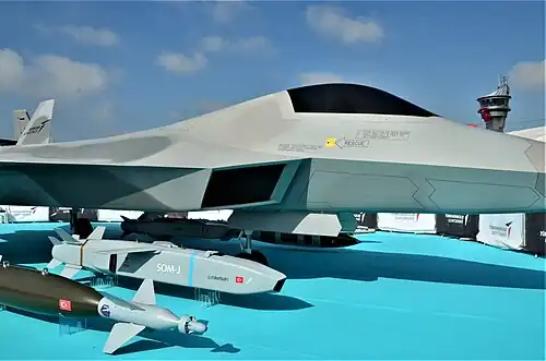 O míssil de cruzeiro SOM-J desenvolvido pelas empresas turcas TÜBİTAK SAGE e ROKETSAN é projetado para caber no compartimento de armas interno do F-35 e do TAI TF-X.