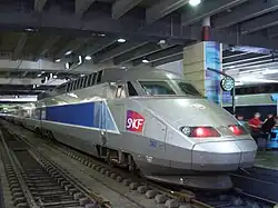 Um TGV na plataforma.