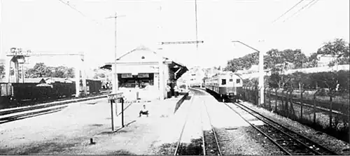 Um trem da Série 100 operando em Belo Horizonte, década de 1960.