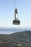 O teleférico com a ilha Robben ao fundo.