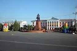 Praça central de Taraz