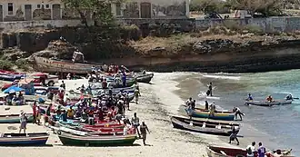 File:Tarrafal - Hafenbucht mit Fischerbooten 06.JPG