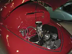 Motor boxer de quatro cilindros, refrigerado a ar e montado na traseira