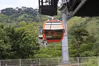 Gôndolas em operação no teleférico do Horto em Juazeiro do Norte.