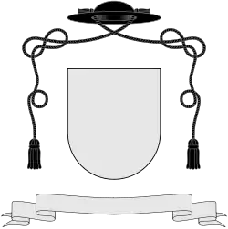 Galero sable com uma borla por lado (e escudo vazio), usado por sacerdotes armígeros no lugar de um elmo