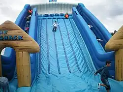 Em um festival comunitário na Austrália.