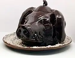 Terrina "Cabeça e Porco" da autoria de Rafael Bordalo Pinheiro