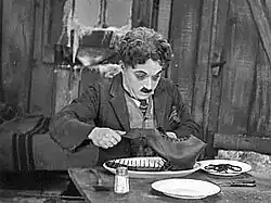 Charles Chaplin em The Gold Rush.