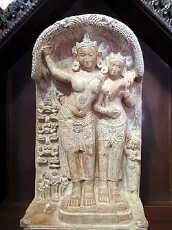 Representação do século XII do nascimento do Buda no Museu Arqueológico de Bagan, Mianmar.