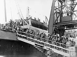 Tropas do primeiro contingente da BEF embarcando para a França em Southampton, Inglaterra, em setembro de 1939.