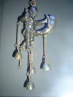 Um tintinábulo de Herculano (Itália), com o falo como uma besta com a qual o homem se envolve em combate.