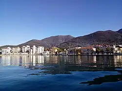 Tivat e o monte Vrmac