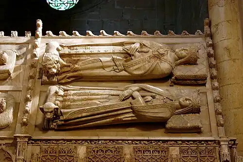 Túmulo de Joana Henriques e João II de Aragão no Mosteiro de Poblet.