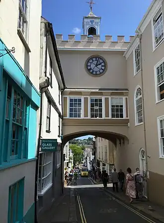 O Eastgate sobre a High Street em 2019