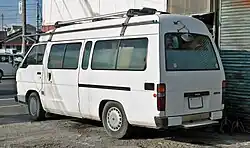 Toyota HiAce Commuter / Ambulância / Van com teto super alto (H7#B / H7#V, 1982–1985)