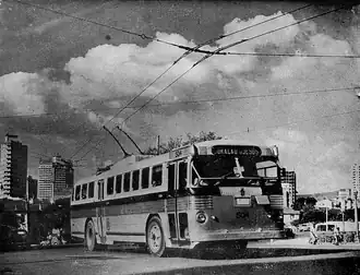 Um dos primeiros trólebus Twin Coach do sistema de Belo Horizonte operando na Linha Sagrado Coração de Jesus, 1953. Arquivo Público da Cidade de Belo Horizonte