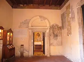 Vestíbulo, com afrescos do século XI