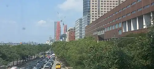 Trecho da via West St, em TriBeCa, em agosto de 2025