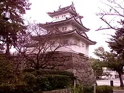 Parte restaurada do Castelo Tsu