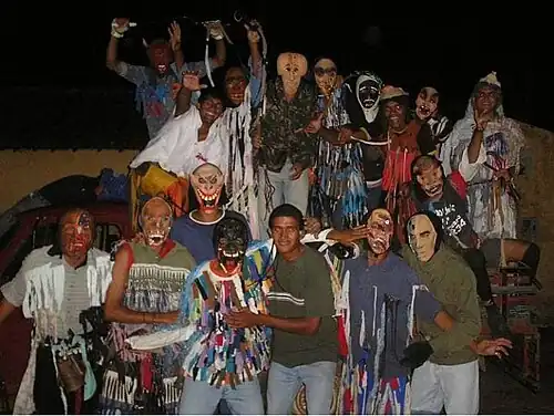 Turma de caretas. Ano: 2006. Palestina, Orós.