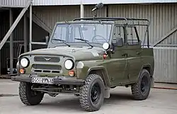 UAZ-469 com capota aberta