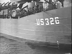 foto da lateral do navio USS-326