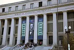 Entrada da 15th Street SW para o BEP em Washington, D.C.