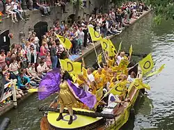 Ativistas intersexos em um barco no Utrecht Canal Pride, na Holanda, em 16 de junho de 2018