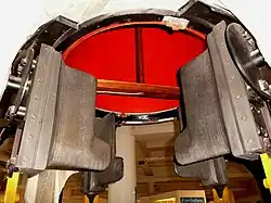 O bocal do V-2 exibindo detalhes das aletas de grafite para controle direcional.